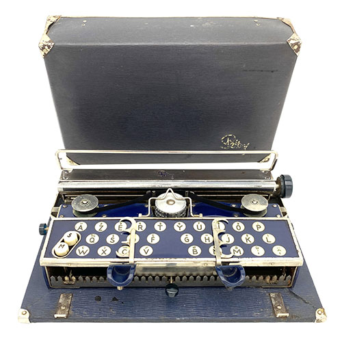 Pettypet typewriter